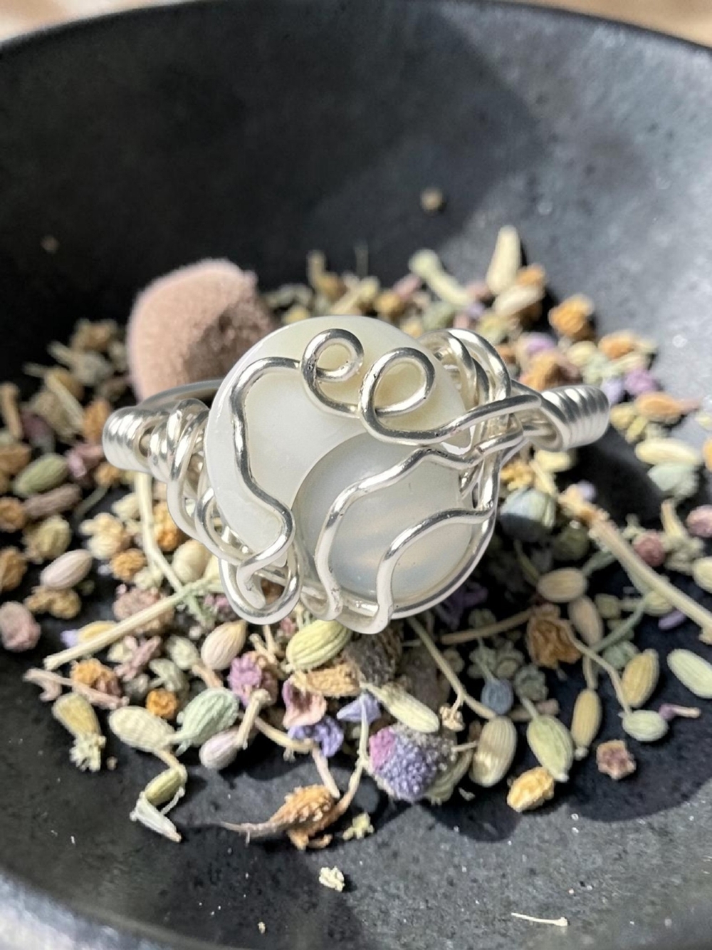 Handcrafted Silver Wire White Sea Moon Sea Shell Ring